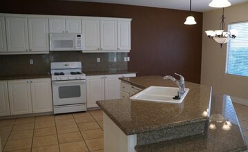 518 Center Green Dr in Las Vegas, NV - Building Photo - Building Photo