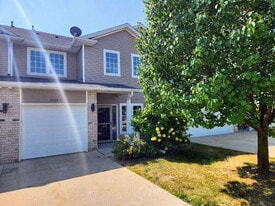 2008 NW Ashton Ln in Ankeny, IA - Building Photo