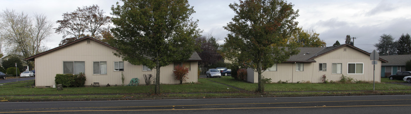 4920-4990 SW Franklin Ave in Beaverton, OR - Foto de edificio