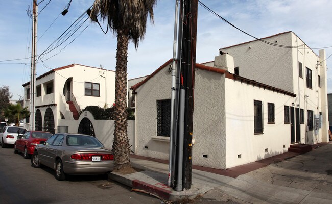 1810 E 7th St in Long Beach, CA - Foto de edificio - Building Photo