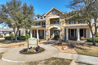 Silverton Village in Ennis, TX - Foto de edificio - Building Photo