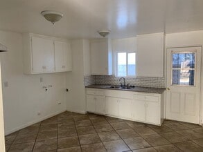 13103 Kornblum Ave. in Hawthorne, CA - Foto de edificio - Building Photo