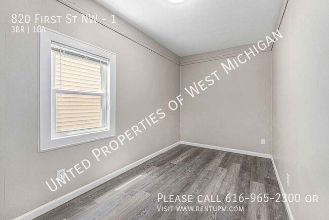 820 First St NW in Grand Rapids, MI - Building Photo - Building Photo