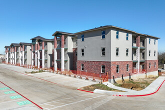 The Alps in Cleburne, TX - Foto de edificio - Building Photo