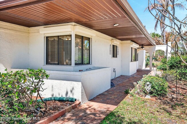 810 Parkside Pl in Satellite Beach, FL - Foto de edificio - Building Photo