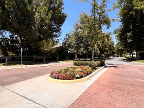 8000 Kroll Way in Bakersfield, CA - Building Photo - Building Photo