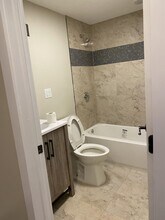 678 Bergen Ave in Jersey City, NJ - Building Photo - Building Photo