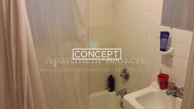 38 Hemenway St, Unit 52 in Boston, MA - Foto de edificio - Building Photo