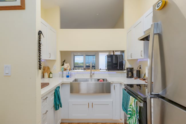 property at 33 Waiaka Ln