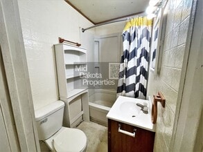 310 S Edmunds St in Mitchell, SD - Building Photo - Building Photo