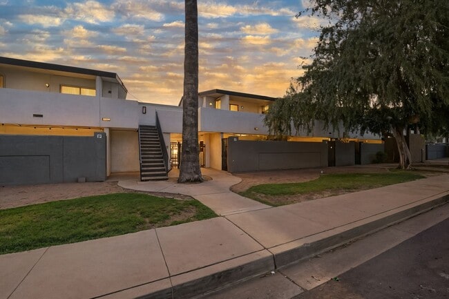 property at 810 E Colter St