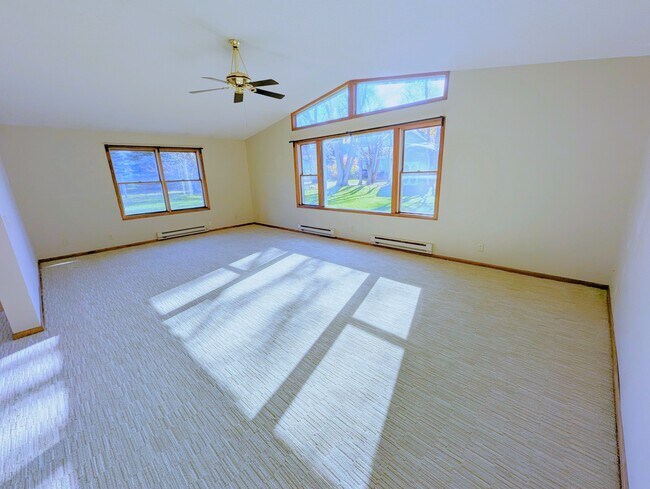 3314 Berwood Ct W in Vadnais Heights, MN - Foto de edificio - Building Photo