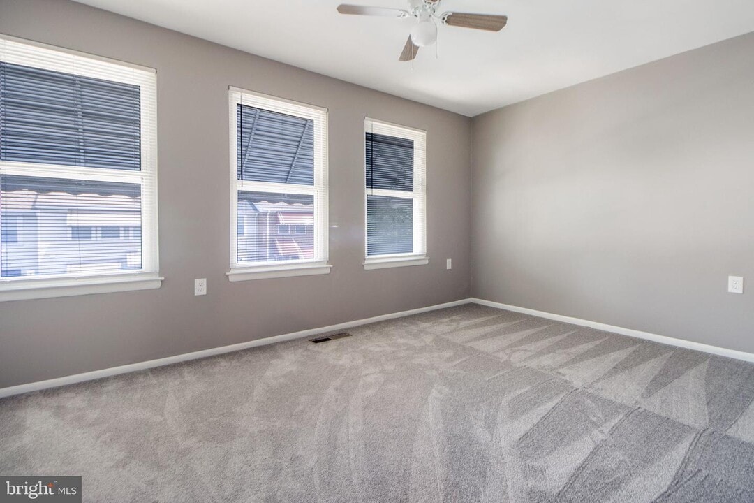 825 Showell Ct Photo