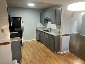 1147 N Red Oak Cir in Round Lake Beach, IL - Building Photo - Building Photo