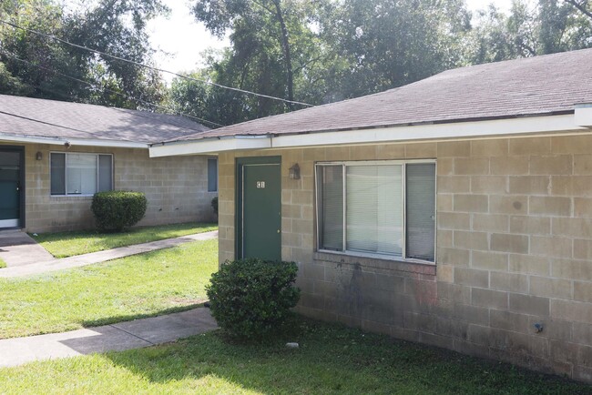 1207 N Martin Luther King Jr Blvd., Unit 1207 C-1 in Tallahassee, FL - Building Photo - Building Photo