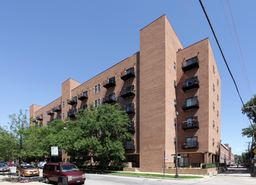 Rennaissance Place in Chicago, IL - Building Photo