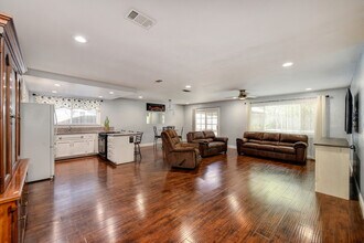 8216 Baymore Way in Citrus Heights, CA - Building Photo - Building Photo