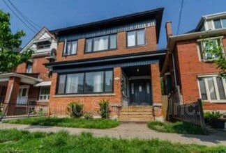 32 Sherman Ave S in Hamilton, ON - Building Photo - Building Photo
