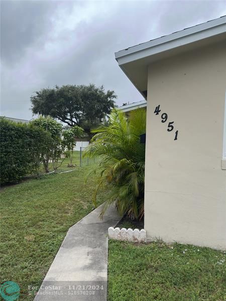 4951 SW 28th Terrace in Fort Lauderdale, FL - Building Photo