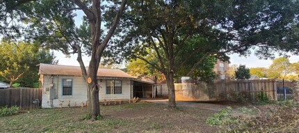 5635 Millar Dr in Dallas, TX - Building Photo - Building Photo