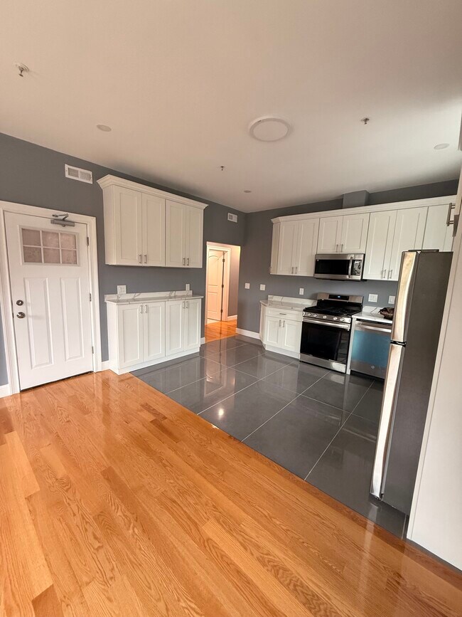 337 Cambridge St, Unit 2 in Cambridge, MA - Building Photo - Building Photo