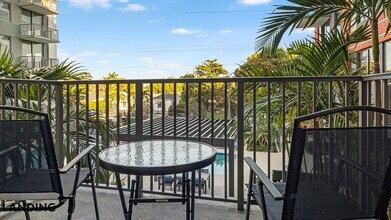 3830 NW 11th St, Unit 1-205 in Miami, FL - Building Photo - Building Photo