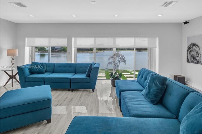 5602 White Cedar Ln in Tamarac, FL - Building Photo - Building Photo