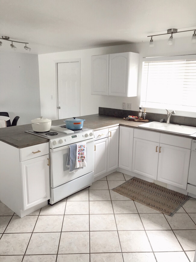 820 Bourdeaux Dr in Midvale, UT - Building Photo - Building Photo