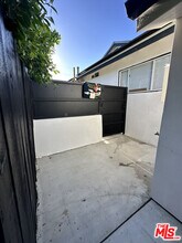 6925 Gazette Ave in Los Angeles, CA - Foto de edificio - Building Photo