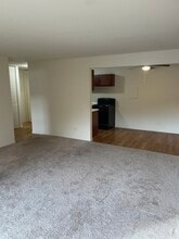 8000 Archer Ave in Willow Springs, IL - Foto de edificio - Building Photo