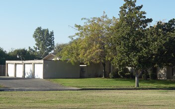 4573-4575 N Emerson Ave in Fresno, CA - Foto de edificio - Building Photo