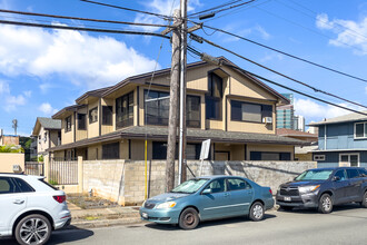 2211 Lime St in Honolulu, HI - Building Photo - Building Photo