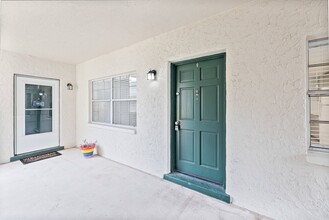 4325 Aegean Dr, Unit 106B in Tampa, FL - Building Photo - Building Photo