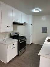 7353 Corbin Ave in Winnetka, CA - Building Photo - Building Photo