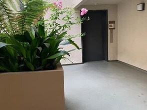 5515 Canoga Ave, Unit 112 in Woodland Hills, CA - Building Photo - Building Photo