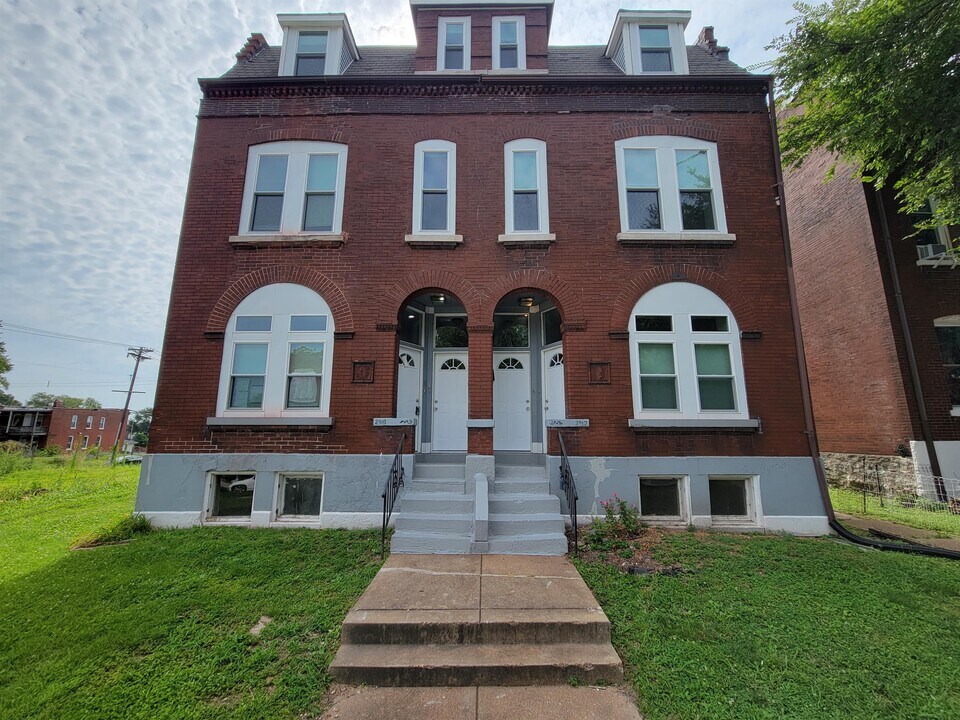 2912 Pennsylvania Ave, Unit 2912-2F in St. Louis, MO - Building Photo