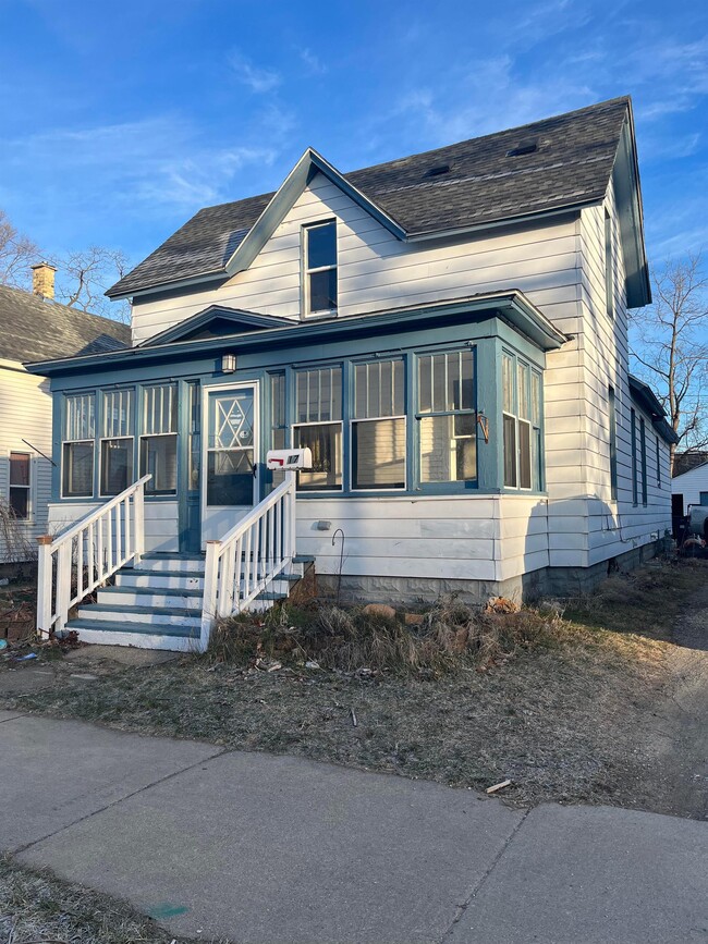 17 E 16th St
