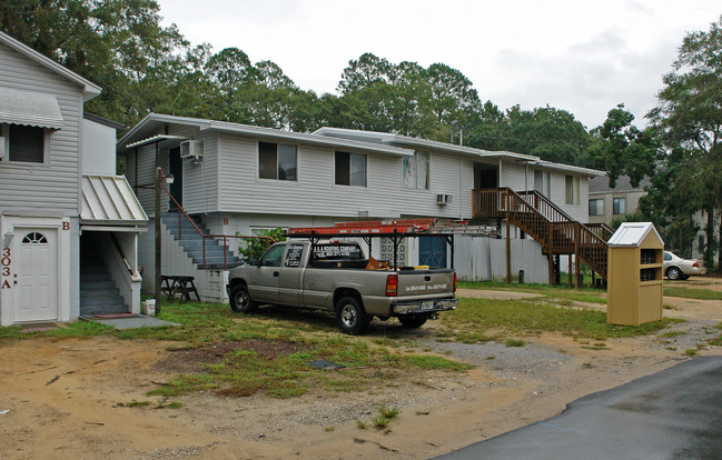 305 Pennsylvania Ave in Lynn Haven, FL - Foto de edificio - Building Photo