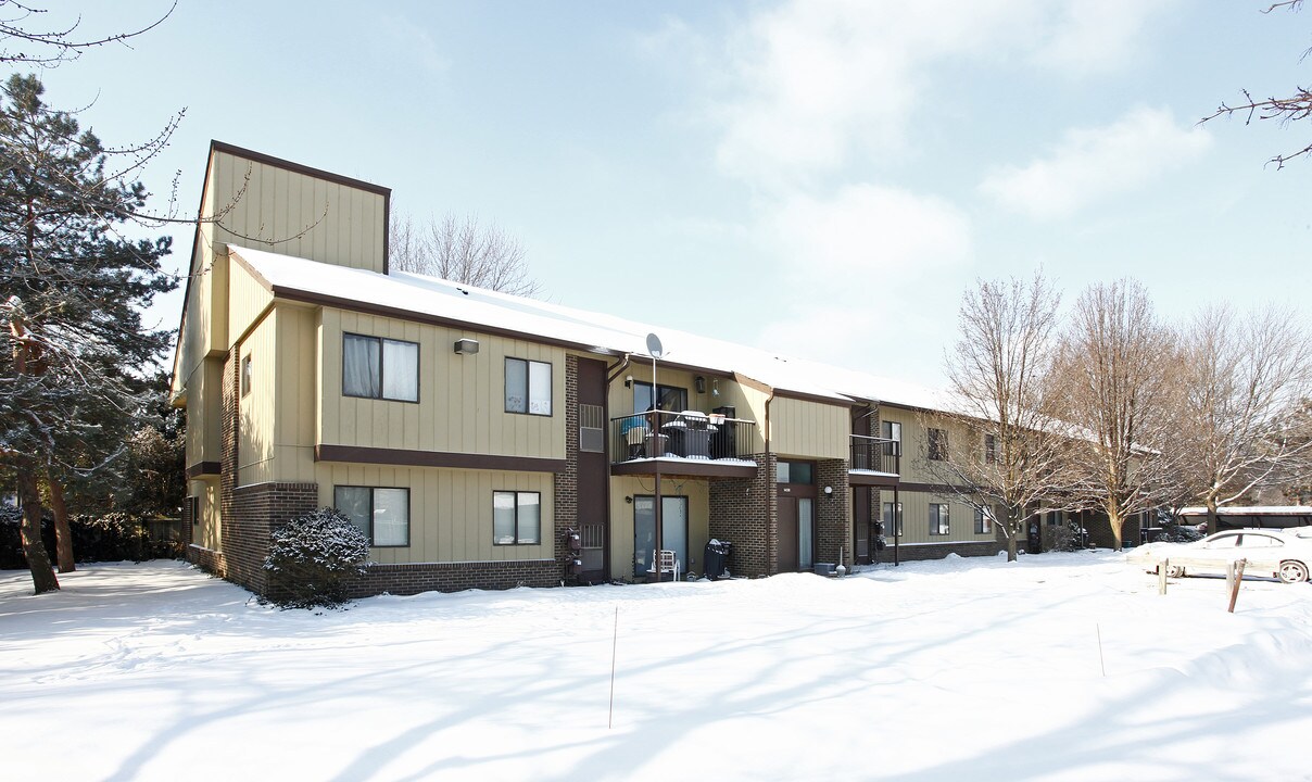 Chateau Vert in Ypsilanti, MI - Building Photo