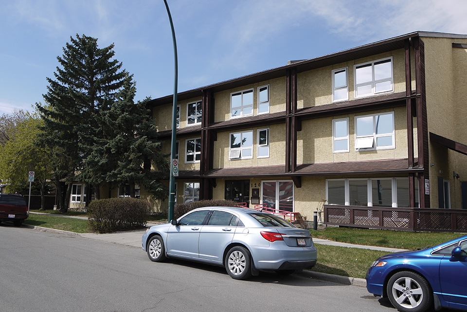 Rose Manor in Calgary, AB - Building Photo