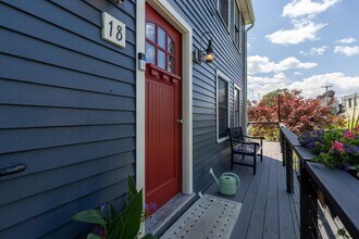 18 Walden St in Portsmouth, NH - Building Photo - Building Photo