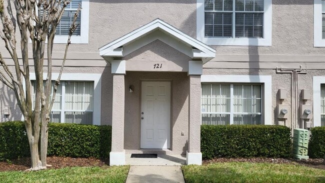 721 Kensington Lake Cir in Brandon, FL - Building Photo - Building Photo