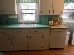 15 Warren St in Milford, CT - Building Photo - Building Photo