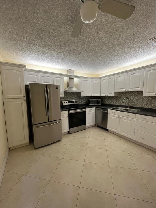 9256 Sable Ridge Cir in Boca Raton, FL - Building Photo