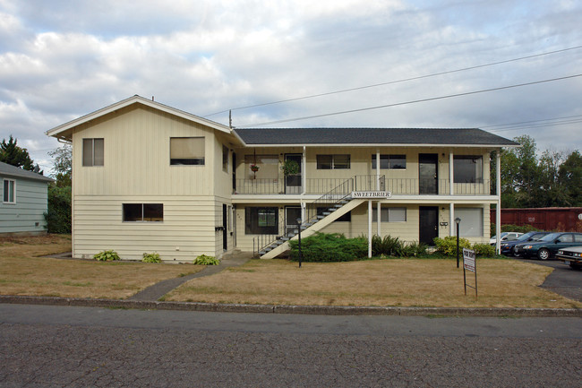 sweetbrier apartments in Salem, OR - Building Photo - Building Photo