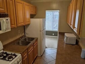 1235 Simms Pl NE, Unit 10 in Washington, DC - Foto de edificio - Building Photo