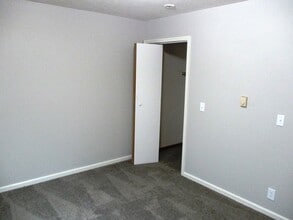 1708 Rockingham Dr in Normal, IL - Foto de edificio - Building Photo