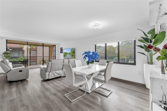 20841 San Simeon Way in Miami, FL - Building Photo - Building Photo