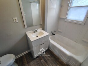 1712 Main St, Unit 2 in Anderson, IN - Foto de edificio - Building Photo