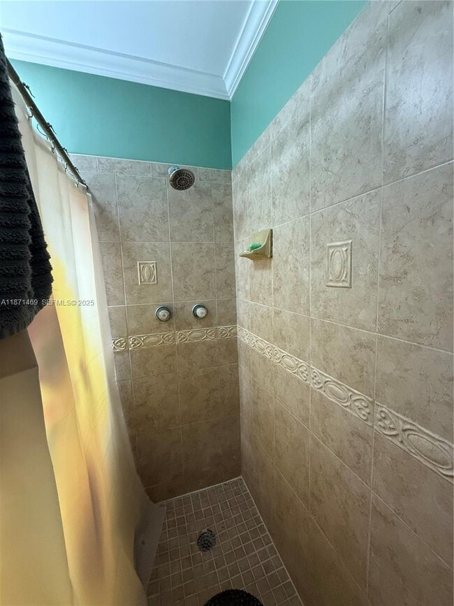 property at 2901 San Remo Cir